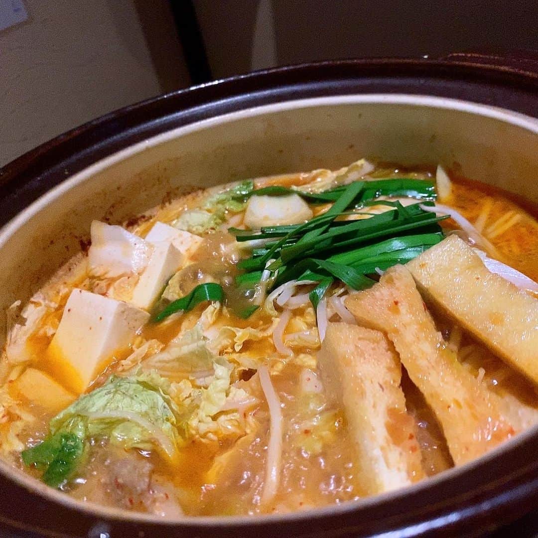 矢部美穂さんのインスタグラム写真 - (矢部美穂Instagram)「今夜は赤からでお鍋✨ 代謝をあげて、スタイル強化頑張ります‼️ 初めて赤から来たけど、この名物の赤から鍋は🫕美味しいですね❤️辛さは3番にしてみましたよ😘 #赤から鍋 #今夜も鍋 #スタイル強化 #40代 #矢部美穂」12月6日 18時57分 - miho.yabe.0607