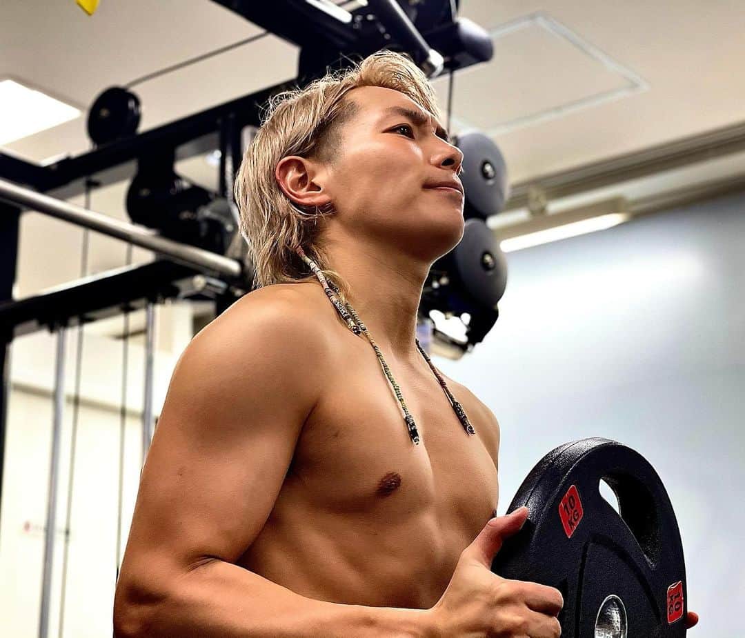 ジョーブログのインスタグラム：「ジョー肉体改造への道が無事に終了。新鮮で刺激的な3ヶ月間だった。 新しい扉を開かないと新しい景色は見れない！ 頑張るって楽しいし、1番自信になる。 挑戦なくして成長はない！ 動画で全貌披露を楽しみにしといてな😊 みんなも何かしら頑張れよ！！  改めて3ヶ月サポートしてくれたナッパくん、後藤社長ありがとうございました！ ジョーブログを応援して支えてくれてる視聴者のみんなありがとうやでえ😊  #コメント待ってる　#レディゴー」