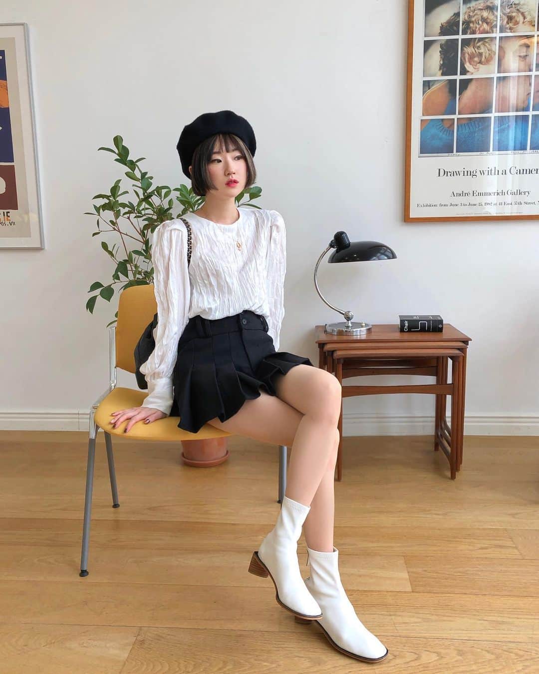 Chuuのインスタグラム：「🎀츄X스타일멤버🎀  유니크한 데일리룩을 소개해줄 @choisolha 솔하님이 셀렉한 코디 스타일을 소개합니다!  센스 있는 코디로 데일리부터 유니크까지 패션 소화력 무엇! 솔하님이 셀렉한 스타일 지금 츄에서 만나보세요!! (이대로 입으면 패셔니스타 보장!)  #chuu#츄#스타일멤버#데일리룩#코디추천#오오티디」