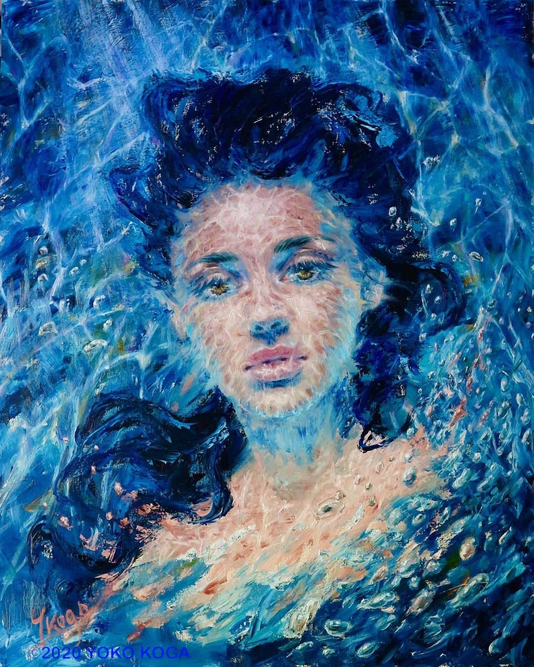 古賀陽子のインスタグラム：「“In the Water” 2020, oil on canvas, 1620x1300mm "水の中” F100号 ・ 広大な美しい海での生物達の営みと細胞内での物質の循環に、共通する美しさと神秘性を感じています。 作品の背景は海に差し込む揺らめく光のようでもあり、神経細胞が伝達する電気信号のようでもあります。 ・ また儚く美しい泡で、生命が生まれて最期には自然に溶け込む魂の様を表しています。 生命力や穏やかさを讃えた表情に、生命と自然の全てを包み込むようなしなやかな強さを表現できればと制作しました。  ———————————————————————  #アート #アーティスト #アートワーク  #アートコレクター #画家 #美術館 #作品 #絵画展 #アートのある暮らし #絵画のある暮らし #絵のある暮らし #アート好きな人と繋がりたい #ギャラリー #個展  #油絵 #画廊 #人物画 #美人画 #神戸 #三宮 #北野坂 #西宮 #art #artwork #gallery #artist #oilpaintartist #exhibition #古賀陽子 #yokokoga」