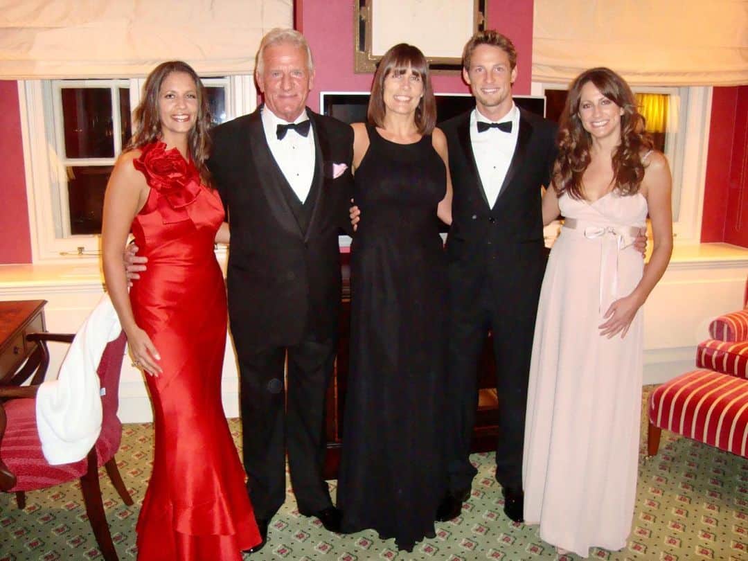 ジェンソン・バトンのインスタグラム：「On this day in 2009 at the Autosport awards with my sisters and the main man Papa Smurf. 😊 #family」