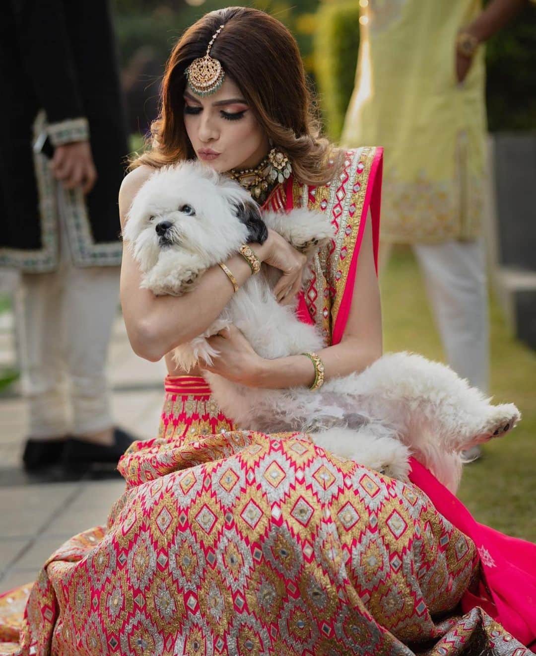 Indianstreetfashionさんのインスタグラム写真 - (IndianstreetfashionInstagram)「Melting our hearts for all the right reasons .. this bride and her pupperzzz ♥️ #indianstreetfashion @indianstreetfashion #indianwedding  #wedding #weddingsofinstagram #instawedding  #covidweddingplanning #bridesofindia #bridesofinstagram #indianbridaloutfit #weddinglook  #bridestyle #weddingtrend #trend #jewellery #weddinginspo #weddingplanner #weddingblogger #destinationwedding #weddingchoreography #sangeetperformance #bridaljewellery #couture #weddingjewellery #weddingshopping #weddingseason #wedding2020  👰🏻: @nehanagar 📸: @badalrajacompany」12月6日 10時16分 - indianstreetfashion