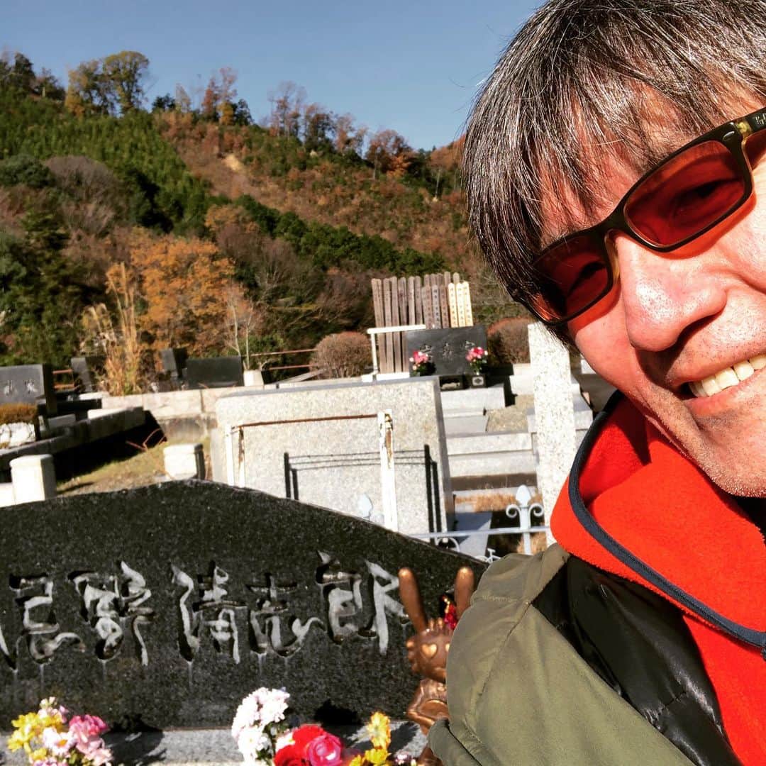 山川のりをのインスタグラム：「本日は八王子マッチボックス、パパビートにて「ドヤフェス、まっちゃき追悼どや？の宴」を開催します。15時、2500円D付き。出演は豪華多数のドヤフェスに関わる方々！まっちゃきさんがドヤフェスの当日に繰り返していた通り、ワシも只今、清志郎さんにドヤフェス開催報告してきました。  お近くの方は慎重に会いにきてアイニージュー！  しかし、まっちゃきさん、ワシより先に「こちらこそ遺影」をしてしまうとは、妬ましい。」