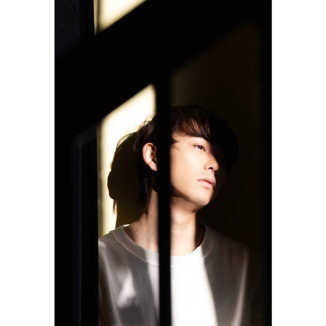 須賀健太のインスタグラム：「おはようございま須賀健太🌞 最近、この挨拶流行ってきたかもしれない（当社比）  今日も稽古がんばりますーー！！」