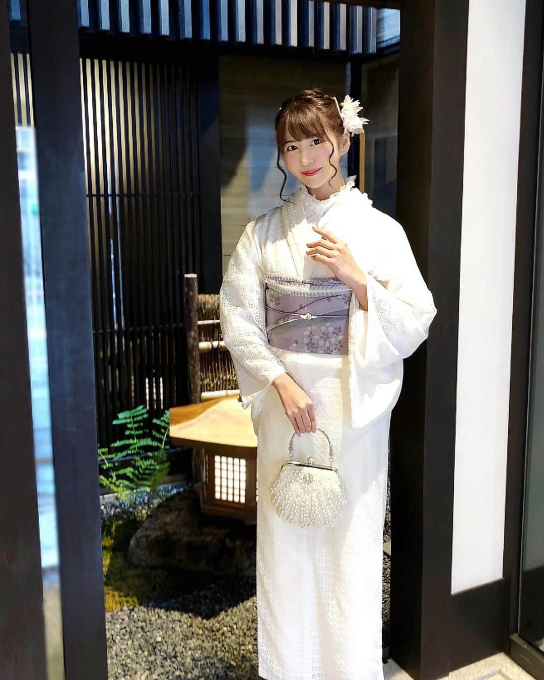 Manaさんのインスタグラム写真 - (ManaInstagram)「🍁⛩🇯🇵🧡 𝑭𝒊𝒓𝒔𝒕 𝒍𝒂𝒄𝒆 𝒌𝒊𝒎𝒐𝒏𝒐💕 . 最近の京都旅でのお着物コーデも素敵なので 早く皆さんにお見せしたいのですが… その前に10月の京都旅、思い出picから😊♡ . ナース💉でフリーランスのしほさんと 打ち合わせを兼ねた女子旅をした時の🐾 . 当時ストーリーにもちらりと載せていましたが . ふたりで一緒に、白レースの現代着物を👘💘 レースやパールを合わせたコーディネート、新鮮でした♪ . . このとき宿泊したのは 今年3月にOPENしたばかりの THE HIRAMATSU 京都さん✨ . . 明治32年の建物 風情があり お食事も美味しくて 素敵なお宿でとても癒されました💐 . . . #そうだ京都行こう #京都散歩 #京都観光 #京都旅行 #京都ホテル #ひらまつ #ひらまつ京都 #ラグジュアリーホテル #thehiramatsukyoto #HIRAMATSU #お散歩 #てくてく #着物ヘア #着物 #着物コーディネート #着物女子 #モダン着物 #レース着物 #和服 #お着物 #kyoto #kyotojapan #memories #思い出 #振り返り」12月6日 10時45分 - mana.tcy