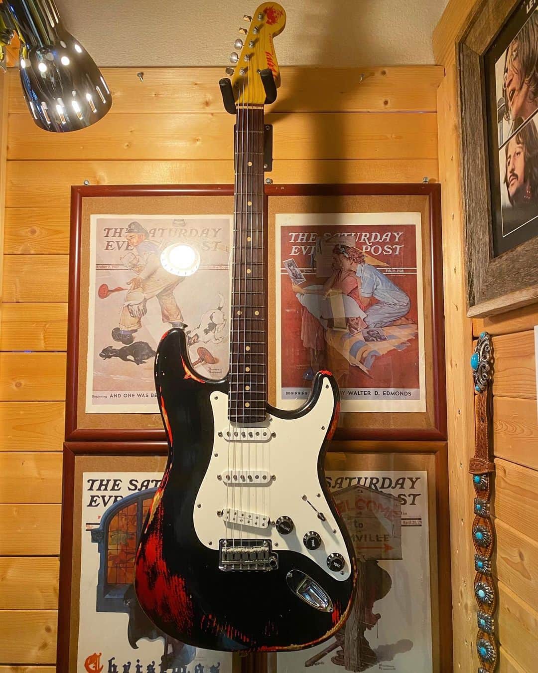 並木瑠璃さんのインスタグラム写真 - (並木瑠璃Instagram)「ギターリメイクしていただきました。世界に1本しかないギターです。ネックのヘッドは前のまま、私モデルです。 #ギター#エレキギター#ストラトキャスター#レリック」12月6日 10時46分 - namiki_ruri