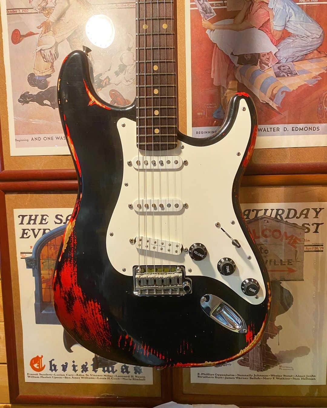 並木瑠璃さんのインスタグラム写真 - (並木瑠璃Instagram)「ギターリメイクしていただきました。世界に1本しかないギターです。ネックのヘッドは前のまま、私モデルです。 #ギター#エレキギター#ストラトキャスター#レリック」12月6日 10時46分 - namiki_ruri
