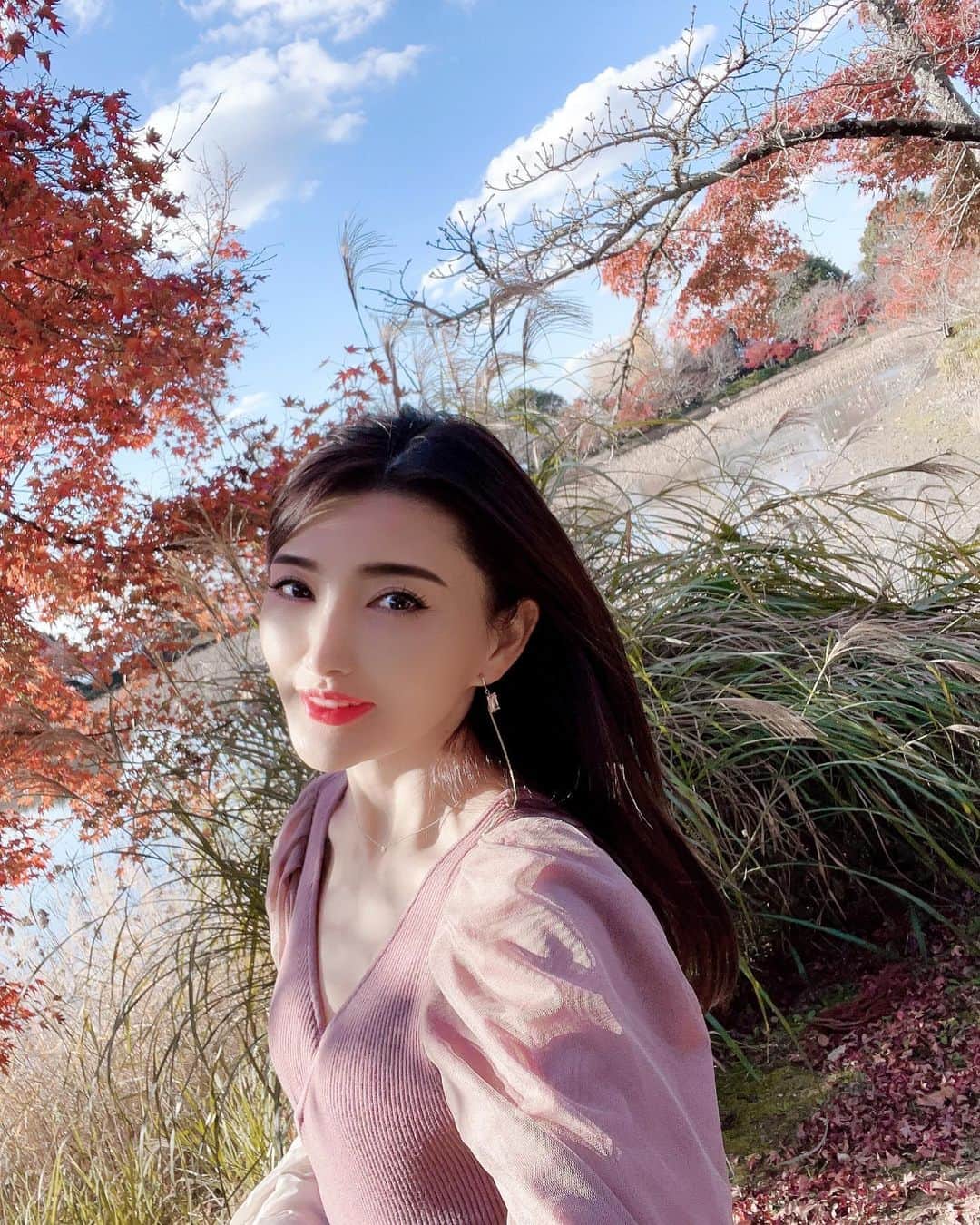 マキろんのインスタグラム：「Kyoto is my favorite place🍁 We can enjoy the beautiful scenery of each season. #山内智恵#マキろん#japanesegirl girl#kyoto#京都#紅葉#紅葉2020 #favoriteplace」