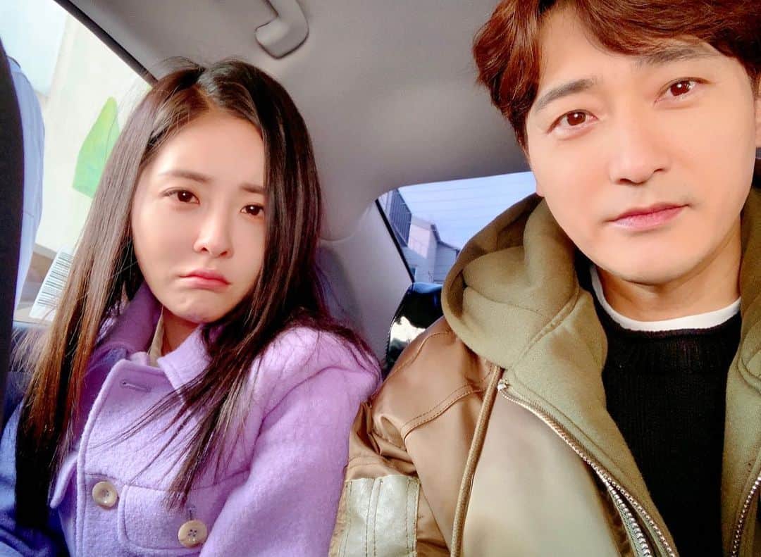チン・イェソルのインスタグラム：「모닝촬영 중 feat.개차반(슨배님 ..ㅋㅋ)  #사랑합니다슨배님 😄」