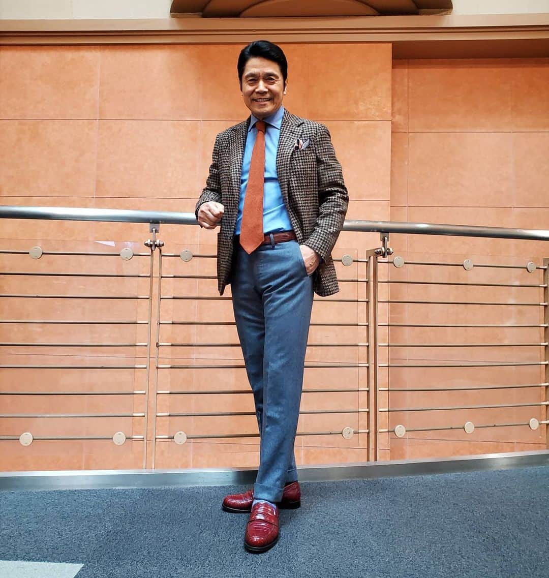 峰竜太のインスタグラム：「#アッコにおまかせ❗ #jacket#elnesto #shits#doone# tie#liverano_liverano#chief#liverano_liverano#pants#vigano#shoes#giacometti」