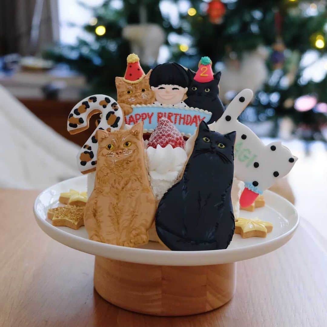 kikkoさんのインスタグラム写真 - (kikkoInstagram)「いつも笑顔がたまらない凪くんと大好きなギネピムのクッキーを制作させていただきました❣️﻿ ﻿ 楽しかった〜🐈🐈🐈🍪﻿ ﻿ @rina_takei さん、大切な記念日に携わることができ幸せです❤️﻿ ケーキに溢れてるクッキーが、もうたまらん😆﻿ ニヤけちゃいました😍😍😍﻿ 素敵にデコレーションしてくださって、ありがとうございました。🥰🥰🥰﻿ また、いつの日か❤️ Happy Birthday NAGI❣️❣️❣️﻿」12月6日 11時33分 - kikko_