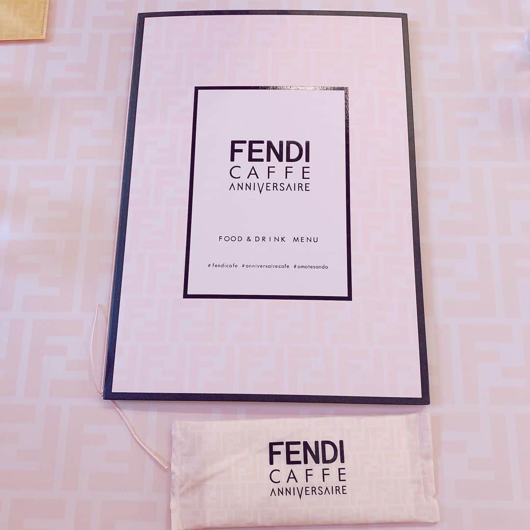 廣澤衣里さんのインスタグラム写真 - (廣澤衣里Instagram)「❤️﻿ *﻿ ﻿ FENDI cafeが可愛いすぎた。。！﻿ 表参道のAnniversaireと﻿ FENDIがコラボしたカフェ。﻿ ﻿ 外観もスイーツも全部可愛いかった。﻿ 12/27までやってるらしいので、ぜひ！﻿ ﻿ #fendicafe #fendi #fendiカフェ #表参道 #表参道カフェ #anniversairecafe #omotesando」12月6日 11時32分 - ern_gram