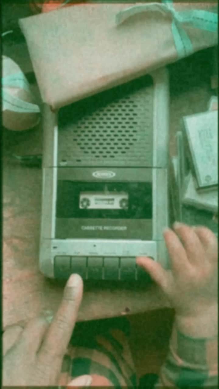 Paul Octaviousのインスタグラム：「Seb got his first cassette player /recorder from momma @drepurps  so we can record his voice throughout his life.  Of course the first cassettes she bought were Bob Marley Legend & The Charlie Brown Christmas Soundtrack 🎄❤️」