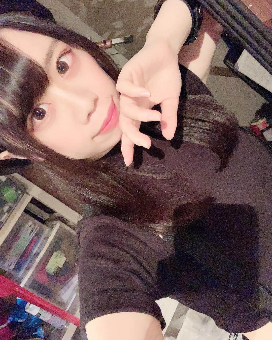 海月咲希さんのインスタグラム写真 - (海月咲希Instagram)「この衣装めちゃkpopみがあって好きぃ〜🖤 #black #新衣装 #謎のお姉さん感 #色々盛れた」12月6日 11時46分 - saki_mitsuki