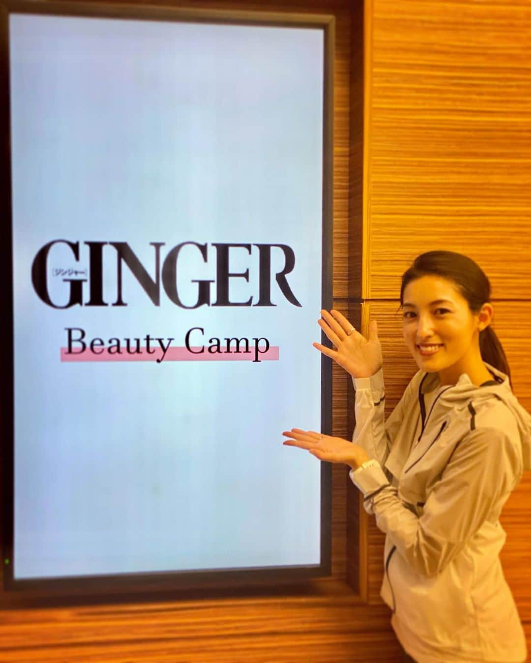 大杉亜依里のインスタグラム：「@ginger_magazine 主催の #gingerbeautycamp にランニングインストラクターとして参加させていただきました！﻿ ﻿ ・ウォーキングレッスン﻿ ・メイクショー﻿ ・モーニングラン﻿ ﻿ と美に関するメニューに特化した、宿泊型のリアルイベントです👏﻿ ﻿ 私はOnモーニングランを担当🏃🏻‍♀️﻿ 参加者の皆さんと @on.japan の#cloudswift を履いて走りました。﻿ ﻿ 今朝は天気良く、朝ラン日和！﻿ 東京タワーを眺めながら、ゆっくり気持ち良く走ることができました😊☀️﻿ ﻿ 昨日は天気が優れず、室内メニューに。﻿ ランニングする時の簡単なポイントや、雨の日にお部屋でできるサーキットトレーニングを行いました。（結構ハードだったみたい⁈すみません🤣）﻿ 初日参加で走れなかった方は、晴れた日にぜひ外でシューズを試してみていただきたいです🙌✨﻿ ﻿ Cloudswiftはランニングだけじゃなく、街での普段使いにも使いやすい！﻿ カラーリングも女性におすすめなベーシックでナチュラルなものが揃っているので、ラン&普段使いの兼用として使ってみてくださいね！👟✨﻿ ﻿ 久しぶりのリアルイベントで、直接顔を合わせてお話できて嬉しかったです☺️﻿ 参加者の皆さん、GINGERスタッフさん、Onチームの皆さん、ありがとうございました🙏🌿﻿ ﻿ #gingermagazine ﻿ #runonclouds ﻿ ﻿ @on_running ﻿ @on.japan」