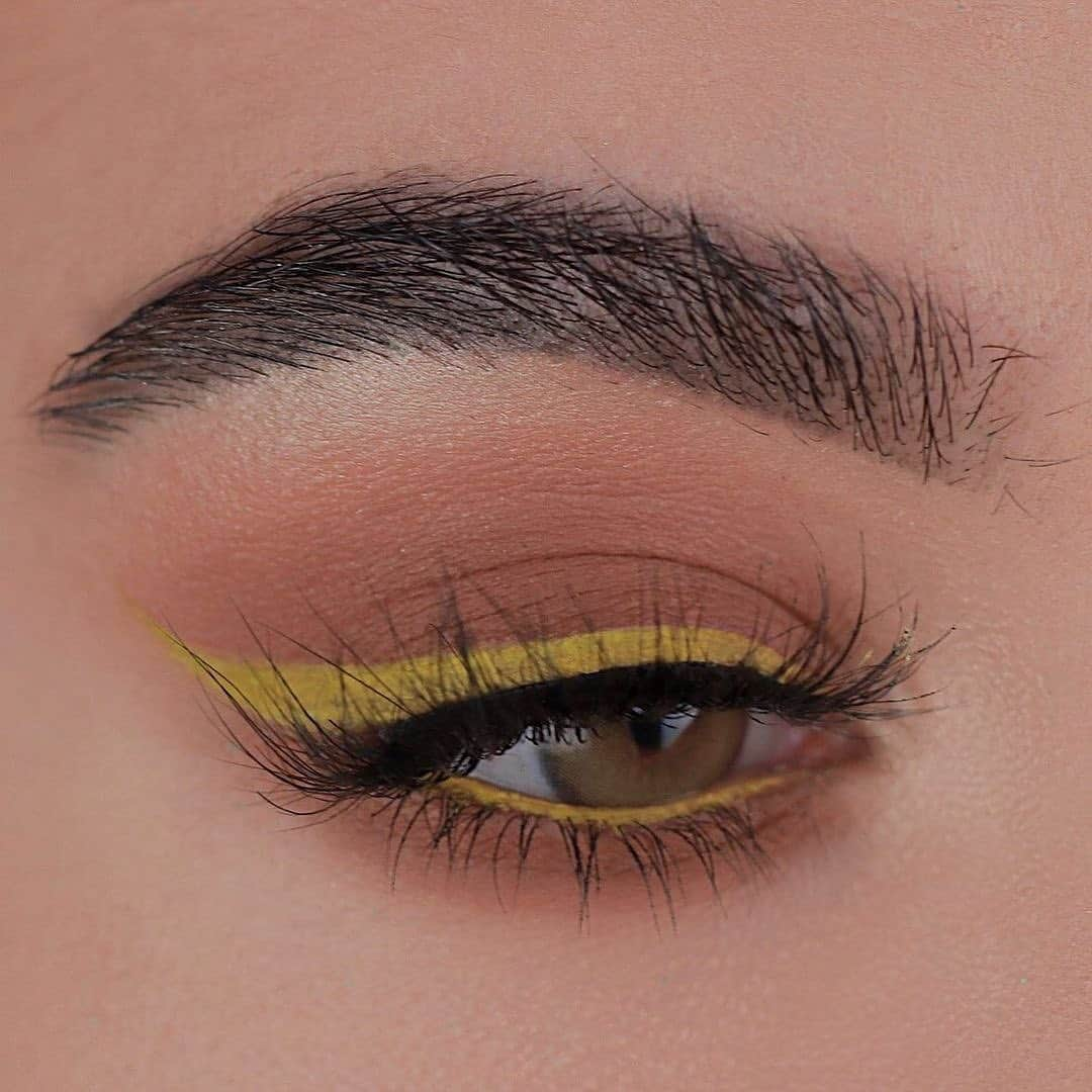 Makeup Clipsさんのインスタグラム写真 - (Makeup ClipsInstagram)「Neon Eyeliner 🍋 Would you wear this look? 💘 - Follow @adorablemakeupclips for daily amazing beauty content 💋 - Credit: @luisa_simona  - - - #makeup #makeuplook #makeupartist #makeupoftheday #makeuptutorial #makeupvideos #makeupideas #makeupinspo #makeuplife #makeuptime #makeupparty #makeuponpoint #makeuplife #makeuplover #makeupgoals #makeupjunkie #makeuplove #eyemakeup #eyeliner #nyxcosmetics #makeuprevolution #wakeupandmakeup #hudabeauty」12月6日 12時00分 - adorablemakeupclips