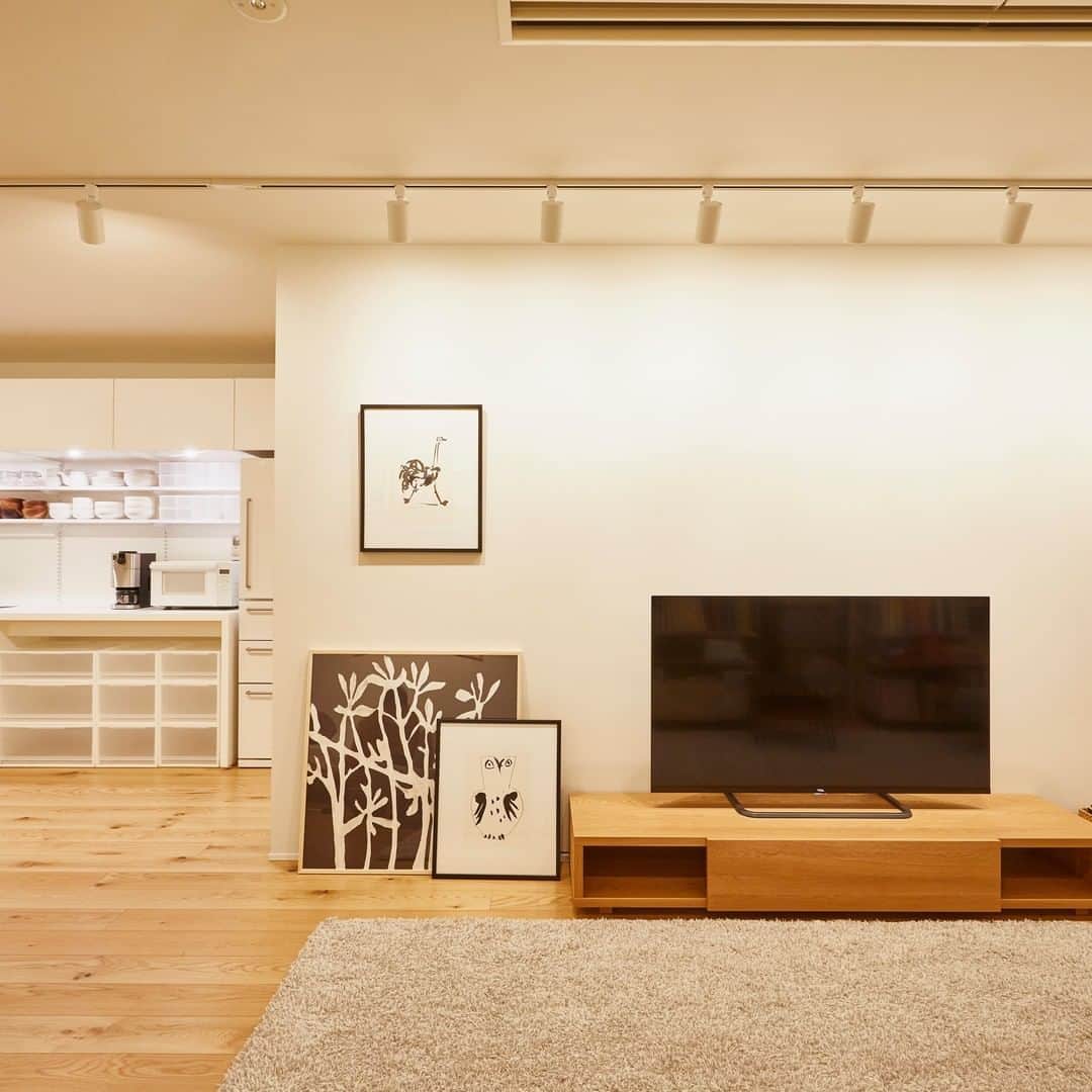 無印良品の家さんのインスタグラム写真 - (無印良品の家Instagram)「無印良品のリノベーション 東京有明センター、12月3日(木)オープン  「MUJI INFILL 0」とは、無印良品がお手伝いするリノベーションの原点です。自分らしく暮らすためのすっぴんの住空間。本当に必要なものだけを残して、暮らしの「0（原点）」をつくり、自由にパーツやアイテム、素材を「＋（プラス）」していくという住まいの発想です。  無印良品のリノベーション（MUJI INFILL 0）は、青山店が2018年12月にオープンして以来の記念すべき2号店となります。  無印良品 東京有明にお越しの際はぜひ、「無印良品のリノベーション 東京有明センター」にもお立ち寄りください。  #無印良品 #無印良品のリノベーション #リノベーション #infill0 #東京有明 #MUJI #MUJIHOUSE #JAPAN」12月6日 12時02分 - mujihouse