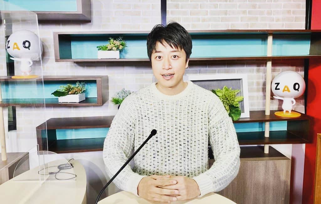 のインスタグラム：「J:COM 『ジモト応援つながるNews』神奈川県央・町田市・稲城市地方の  月曜日担当MCになりました。 18:00〜18:24 こちらの地域にお住まいの方はテレビで。 それ以外の方はJ:COMの番組が見られるアプリ【ど・ろーかる】でチェックお願いします！！  #つながるnews #つながるnews神奈川県央 #JCOM #三拍子 #三拍子高倉 #高倉陵 #comedian #comedy #japanese #Japan #funny #instalike #お笑い #お笑い芸人 #芸人 #漫才師 #manzai #お笑いライブ #instafanny #intersting #standupcomedy #standupcomedyshow #」