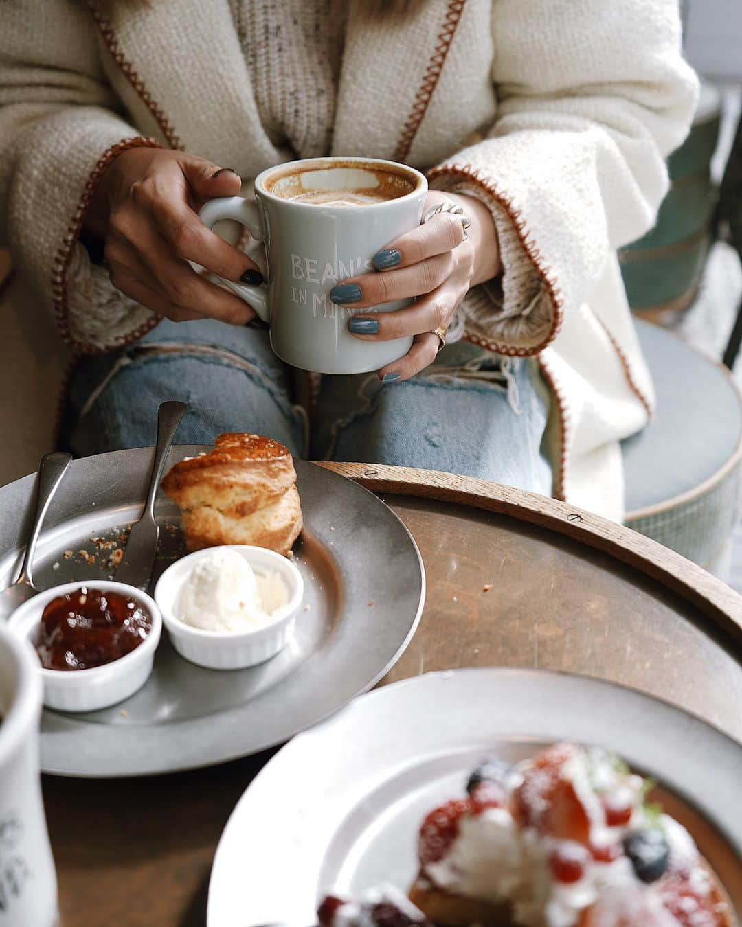 C A F E L O V E Rさんのインスタグラム写真 - (C A F E L O V E RInstagram)「lohasbeans coffee// 表参道 骨董通り沿いにあるカフェ☕️ コーヒーはもちろん、モーニングからディナーまで 楽しめるお店🍽 Wi-Fiあり  @lohasbeanscoffee  #lohasbeanscoffee #ロハスビーンズコーヒー ㅤ ※営業状況やメニューなど詳細は、 各アカウントでご確認ください それぞれができる形で大好きなカフェを応援しよう！ #コロナフードアクション」12月6日 12時17分 - _cafelover_