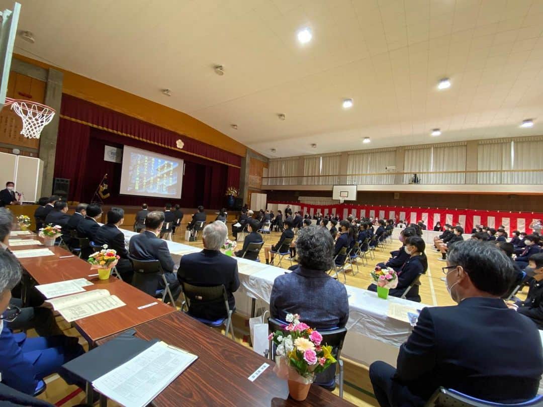 平井卓也さんのインスタグラム写真 - (平井卓也Instagram)「香川大学教育学部附属高松小学校創立130周年記念式典で挨拶させていただきました。卒業生の一人として、母校の伝統と絆を誇らしく思いました。おめでとうございました。#平井卓也　#附属高松小学校」12月6日 12時12分 - hiratakuchan0125
