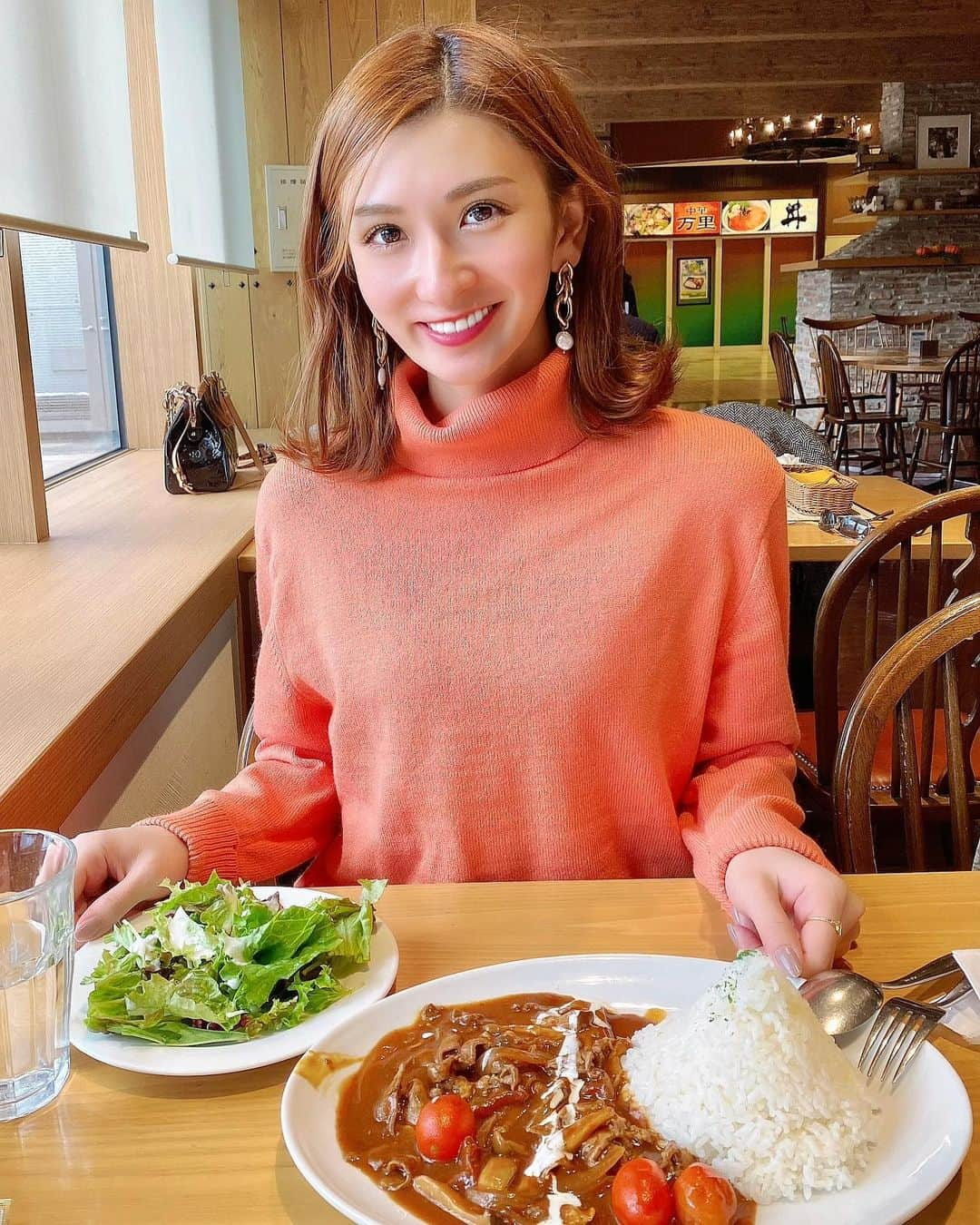 まあみさんのインスタグラム写真 - (まあみInstagram)「ハヤシライス🍛🥗 みんなのお昼ご飯はなにー？😆 . . #ハヤシライス#lunch #MaaMi#마아미#蒔麻心」12月6日 12時13分 - maami_1125