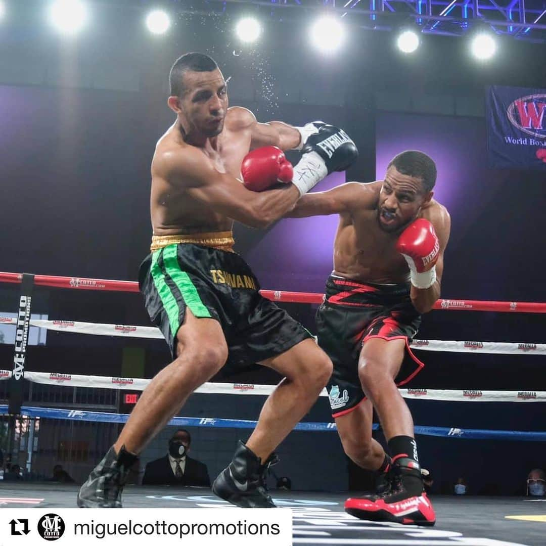 ミゲール・コットのインスタグラム：「#Repost @miguelcottopromotions ・・・ Danielito Zorrilla continúa su ascenso en las 140 tras noquear en el 2do asalto a Rodolfo Puentes en #DIRECTVBoxingNights #ElZorro」