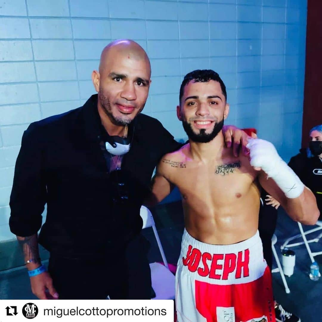 ミゲール・コットのインスタグラム：「#Repost @miguelcottopromotions ・・・@goldenboy  @realmiguelacotto junto a su protegido #OscarCollazo tras su victoria por KO en #DIRECTVBoxingNights」