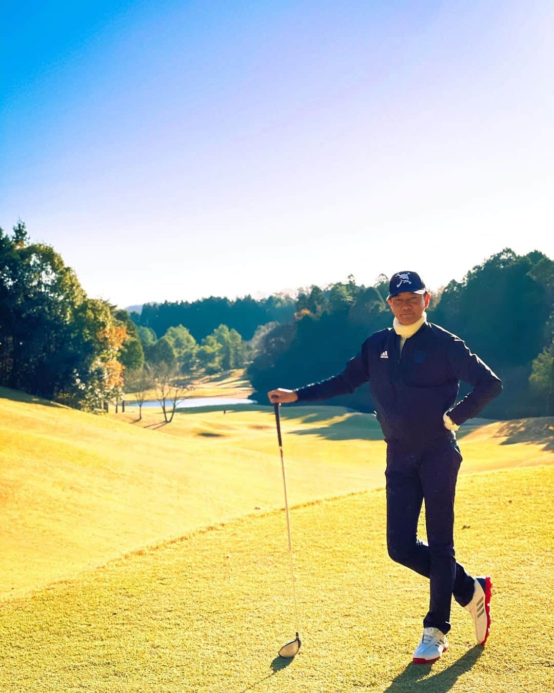元木行哉のインスタグラム：「だいぶ寒くなってきましたが、仲間たちとのゴルフ。﻿ 最高です⛳️﻿ ﻿ #ゴルフ #golf #adidas #oakley #yamaha #元木行哉」