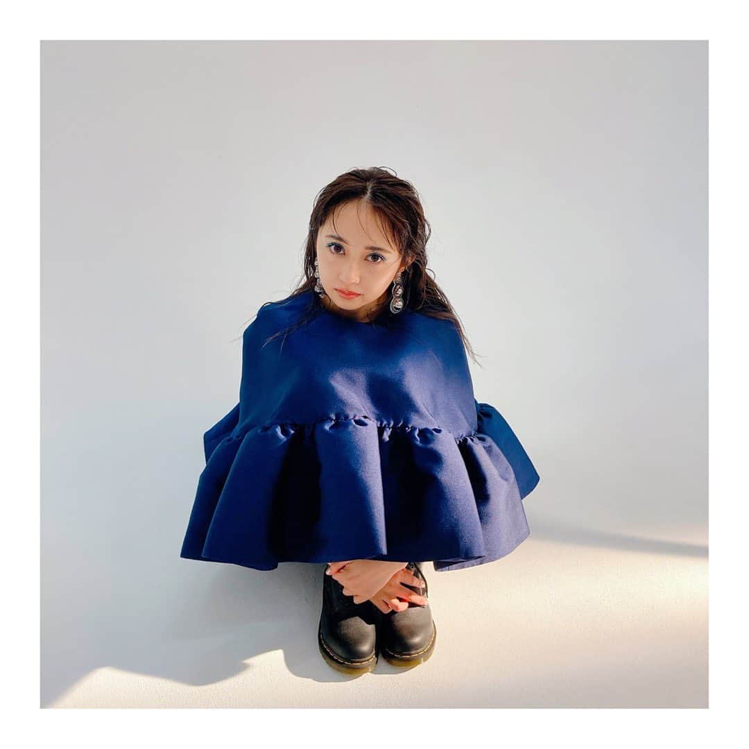 小宮有紗さんのインスタグラム写真 - (小宮有紗Instagram)「発売中の『bis 1月号』はもうチェックしてくれましたか？  凄く不思議な形の衣装だったな😮 #bis」12月6日 12時24分 - arisakomiya_official