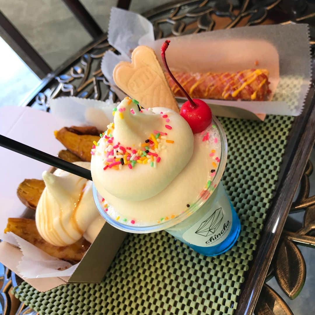 佐々木みえさんのインスタグラム写真 - (佐々木みえInstagram)「@chincha_sweets  に来ました〜  今日はコリアンタウンを散策してます〜 ダンスした後だから すっきり冷たい飲み物がほしくて クリームソーダアイスが美味しいー！  お腹すいていたから チーズスティックと お芋とアイスのスイーツも ぺろり。  美味しかった(^^)  #kpop #コリアンタウン　#鶴橋 #鶴橋カフェ #sweets #スイーツ　#おやつ #おやつタイム #甘いもの    #foodpic #foodstagram #foodporn #foodie #healthy #amazing #delicious #delistagrammer #instafood #lunch #pr #ウーミーpr   Casting by @woomy.hotel」12月6日 12時30分 - ruby.sasamin