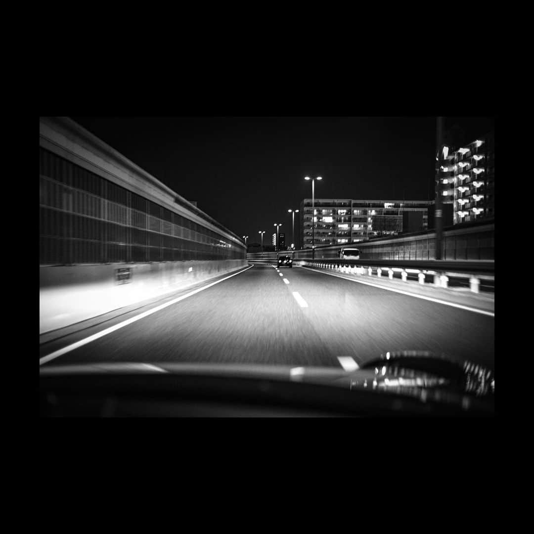 FIVE FOCUS takarada_officialさんのインスタグラム写真 - (FIVE FOCUS takarada_officialInstagram)「Hanshin Expressway at night  #leicaphotography #leica #leicam10monochrom #summicron35 #ライカ #porsche #911 #991 #991gts #阪神高速道路 #車内からの景色 #レンジファインダー #カメラ #車 #ポルシェ #ドライブ   @mottosatoshi @soborodon22 @shimisun @mkyohei @irukaseikotsu_dolphinlab @fumihikokawaura @reo0615 @blue_akira @yohtakao @porschecenter_kitaosaka @porsche @leica_camera」12月6日 12時37分 - takaradayuuya