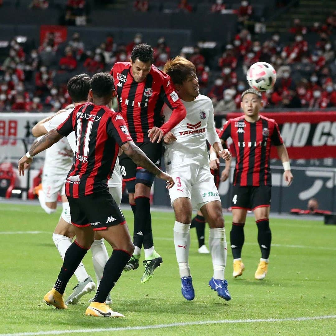 ジェイ・ボスロイドさんのインスタグラム写真 - (ジェイ・ボスロイドInstagram)「Yesterday was a day of mixed emotions, we lost a game we really could have won, our poor defending gifted Cerezo 3 goals, from an attacking point of view we could have scored 1 or 2 more we got into very good positions but it just wasn’t to be!  I was happy that I could score again in the last home game of the season but I’m very disappointed we lost!  Yesterday @naoki_ishikawa02 and Haya decided it was time to retire at the end of the year, they both have had fantastic careers and I am lucky to have met them, they are not just teammates they are my friends now and I will never forget them!  We still have two more away games of the season and we have to focused on getting 6 points, we have a lot to work on this week!  We need to finish the season strong. Next year we have to address our defensive frailties we need to stop conceding stupid goals, if we can do that we will really be contenders. We have to demand more out of each other we need to have higher standards, to me football is life or death it’s not just a game and this is what drives me, yes I can be moody,critical and angry sometimes but that only because I know we can do better and of course I hate loosing. I promise I will be better, age is nothing but a number and many footballers are proving that now like @iamzlatanibrahimovic @iamjermaindefoe and many other players especially in Italy!   I believe in myself and my team!!  #consadole#team#together#win#belief#determination#striveforgreatness#blessed#hardwork#dedication#soccer#football#training#japan#jleague#adidas#adidastokyo」12月6日 12時39分 - jaybothroyd