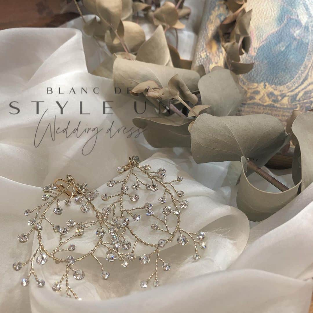 Blanc de Style un ブランドゥスティルアンさんのインスタグラム写真 - (Blanc de Style un ブランドゥスティルアンInstagram)「． ． 素敵なドレスには素敵なアクセサリーを、、、 ． ． スティルアンでは花嫁様1人1人に合わせてお小物までトータルコーディネートさせていただきます ． ． 只今Special big dress fair開催しております ． ． 素敵なドレスに出会う　旅。 ． ． ． @blanc_de_style_un ． ． ．  #浜松市  #浜松市ドレス  #ドレスショップ  #持ち込みドレス  #ブランドゥスティルアン  #オートクチュールドレス  #ウェディングドレス  #カラードレス  #新作ドレス  #結婚式 #ヘアメイク #アクセサリー #インポートドレス  #新作ドレスフェア  #ドレス試着  #クレアペティボーン  #fio  #antnioriva #アントニオリーヴァ #ERSAAtelier #エルサアトリエ」12月6日 12時40分 - blanc_de_style_un