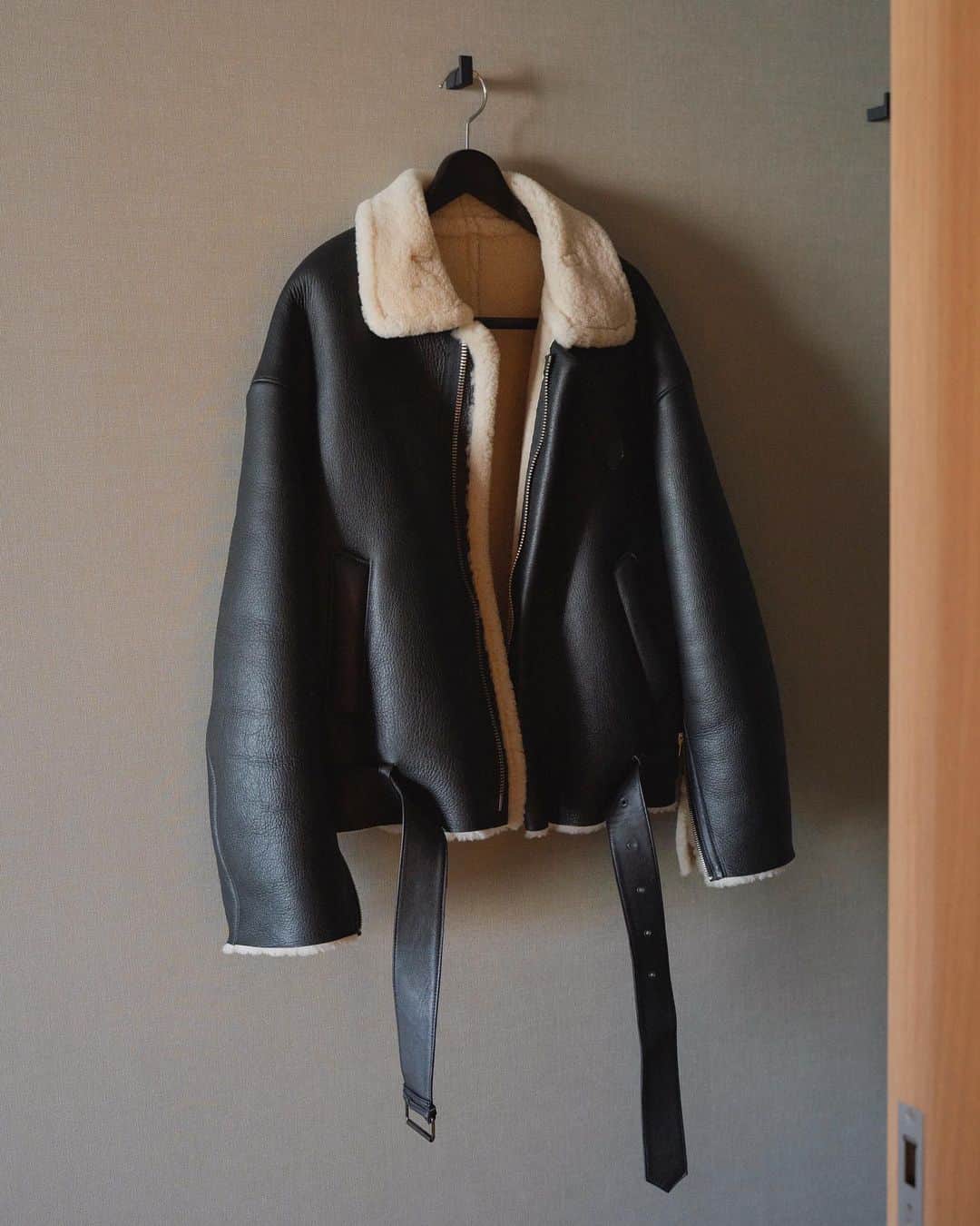 のインスタグラム：「ㅤㅤㅤㅤㅤㅤㅤㅤㅤㅤㅤㅤㅤ @yoke_tokyo  OVERSIZED B-1 BOMBER JACKET ㅤㅤㅤㅤㅤㅤㅤㅤㅤㅤㅤㅤㅤㅤㅤㅤㅤㅤㅤㅤㅤㅤㅤㅤㅤㅤ #yoketokyo」