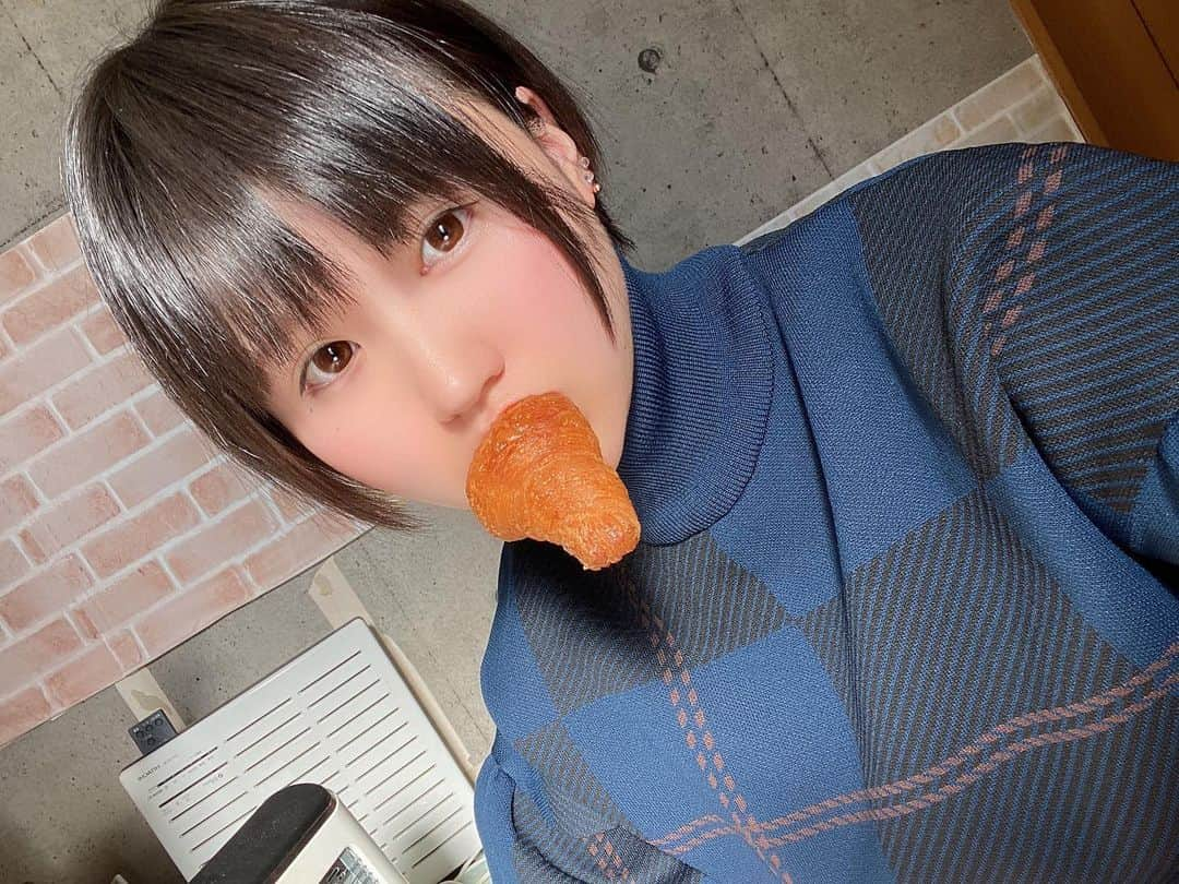 水沢つぐみのインスタグラム：「クロワッサン🥐  #バンビプロモーション #AV女優」