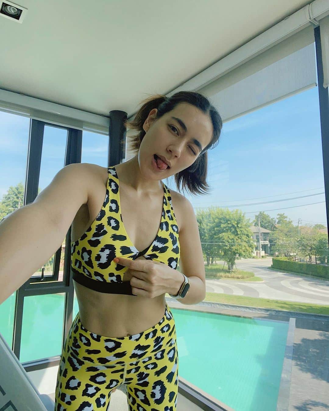 キンバリー・アン・ウォーテマス・ティアムシリのインスタグラム：「I feel stronger when I love my workout gear 🐯」