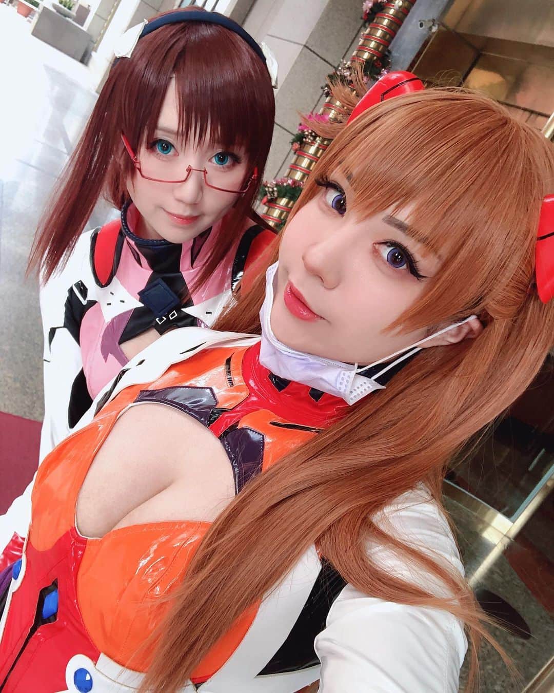 千尋のインスタグラム：「準備要去會場啦❤️❤️ 今天攤位一樣是C13-14 @sameki.ig C11-12 大約17:00會在場外喔❤️  #FFK #明日香」