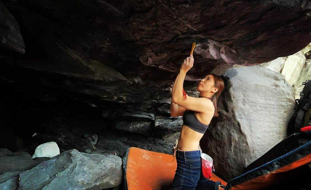 川端彰子さんのインスタグラム写真 - (川端彰子Instagram)「××××…!!! あーちくしょー 楽しいけどくっそー  #climbing  #bouldering #clife @clife.climbing」12月6日 13時25分 - akiko_kawabata_ha
