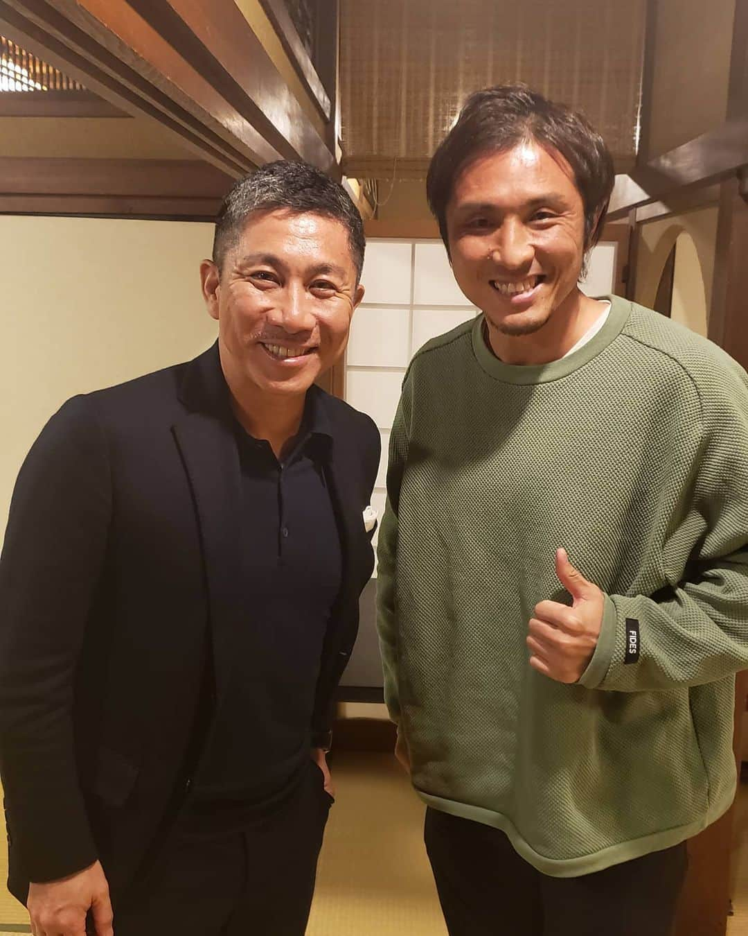 那須大亮さんのインスタグラム写真 - (那須大亮Instagram)「前園真聖さんと同世代の高松大樹とサッカーイベントに参加させて頂きました(^^)  前園さんは鹿実の大先輩なのですが、なかなかお話する機会がなかったので今回有難いご縁でした。  大樹とはユース世代の日本代表の時からで、現在市議会議員。 昔話に花を咲かせながら盛り上がっていました。  サッカーイベントではたくさんの子供達に指導させて頂いたのですが、子供達の真摯にサッカーに向き合う姿は素敵ですね✨」12月6日 13時27分 - nasudaisuke_official