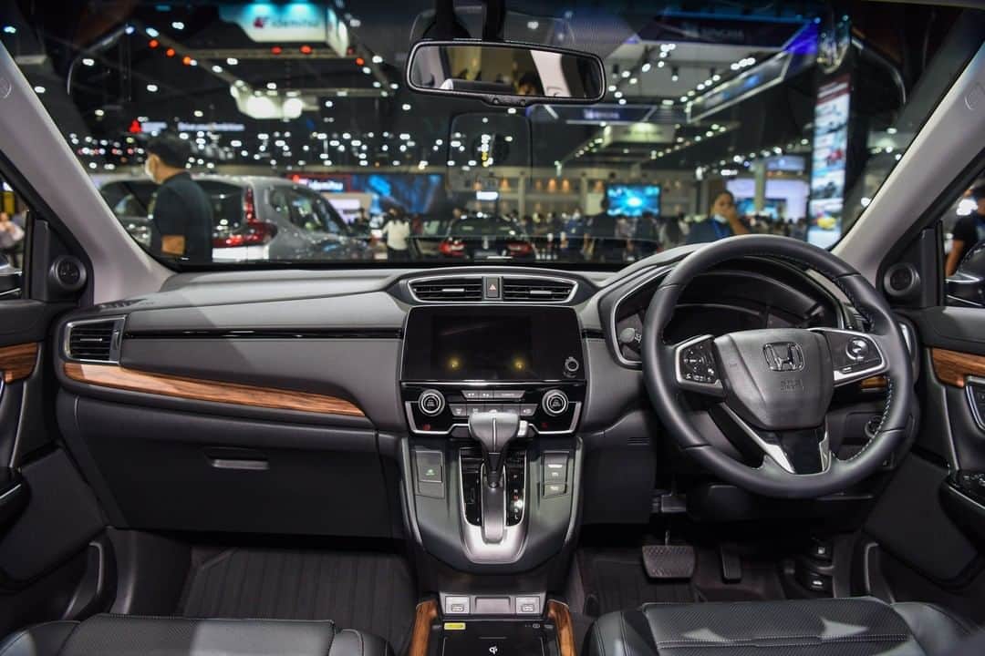 EnjoyHondaThailandさんのインスタグラム写真 - (EnjoyHondaThailandInstagram)「New Honda CR-V ยนตรกรรมพรีเมียมเอสยูวี เครื่องยนต์เบนซิน รุ่น 2.4 ES 4WD 5 ที่นั่ง สีใหม่ สีน้ำเงินคอสมิก (เมทัลลิก)  สัมผัสได้ในงาน Motor Expo 2020 ที่บูท Honda (A14) อาคารชาเลนเจอร์ ฮอลล์ 2 อิมแพ็ค เมืองทองธานี ตั้งแต่วันที่ 2 – 13 ธ.ค. 63 หรือที่โชว์รูมฮอนด้าทั่วประเทศ  #HondaThailand #MotorExpoThailand #NewHondaCRV #WeSeeWeAre」12月6日 14時00分 - hondathailand