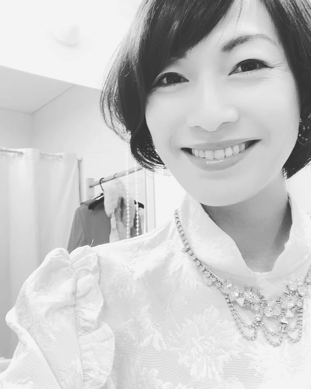 玉城ちはるのインスタグラム：「もうすぐ本番^_^  コロナ対策もあり  今日はお客様に色々質問したりしながらの参加型が難しいので  いつもの講演とは少し違うカタチに  ちょっと緊張。  これもきっと^_^  しあわせなこと🌸」