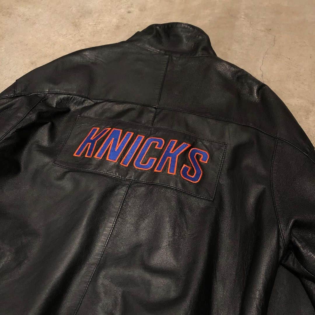 birthdeathさんのインスタグラム写真 - (birthdeathInstagram)「⚡︎ New Arrival ⚡︎  90's STARTER "New York Knicks" leather jacket  size XL  #vintagestarter #newyorkknicks #vintage #birthdeath」12月6日 14時12分 - birthdeath_tokyo