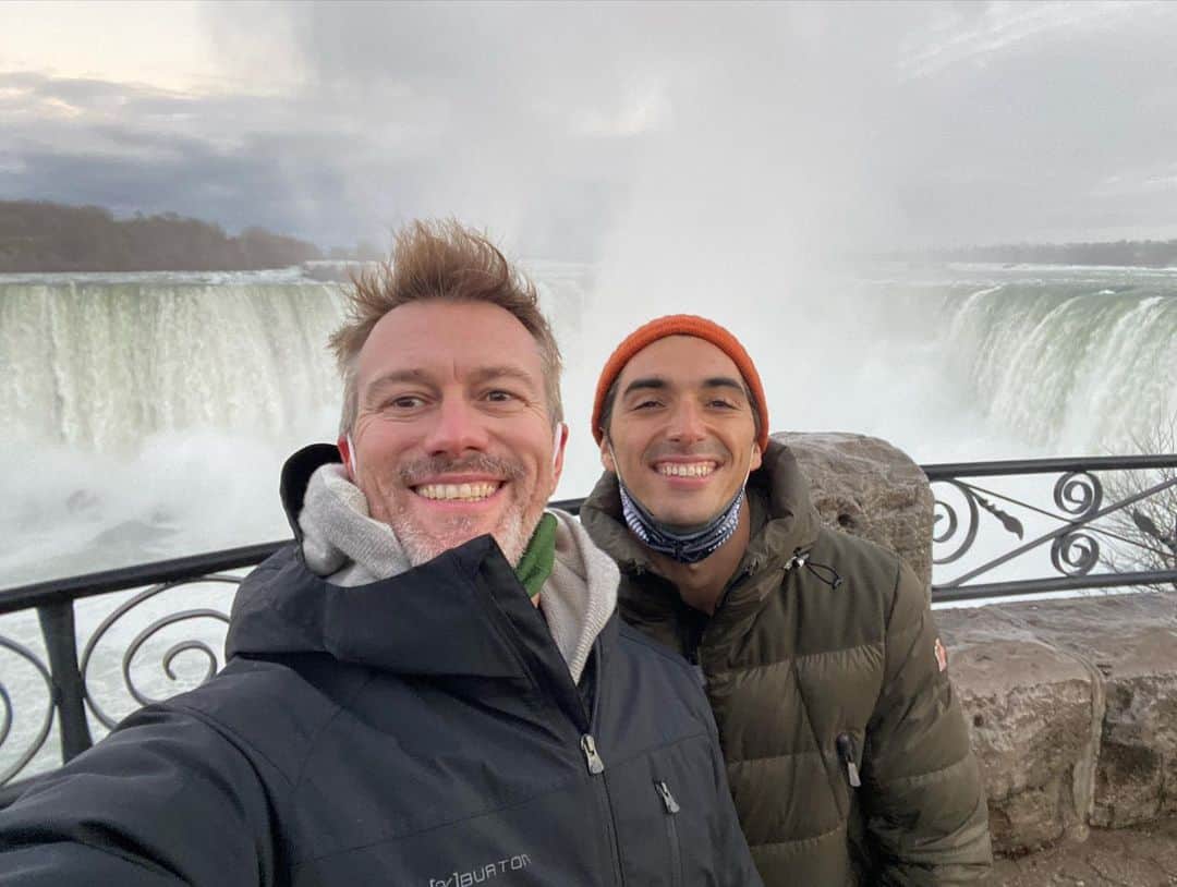 カイル・ニューマンさんのインスタグラム写真 - (カイル・ニューマンInstagram)「DAY TRIPPERS! Went for a jaunt to Niagara Falls with some friends and stopped by Niagara-On-The-Lake too. Lovely day with some wonderful humans. #canada 🇨🇦」12月6日 14時24分 - kyle_newman