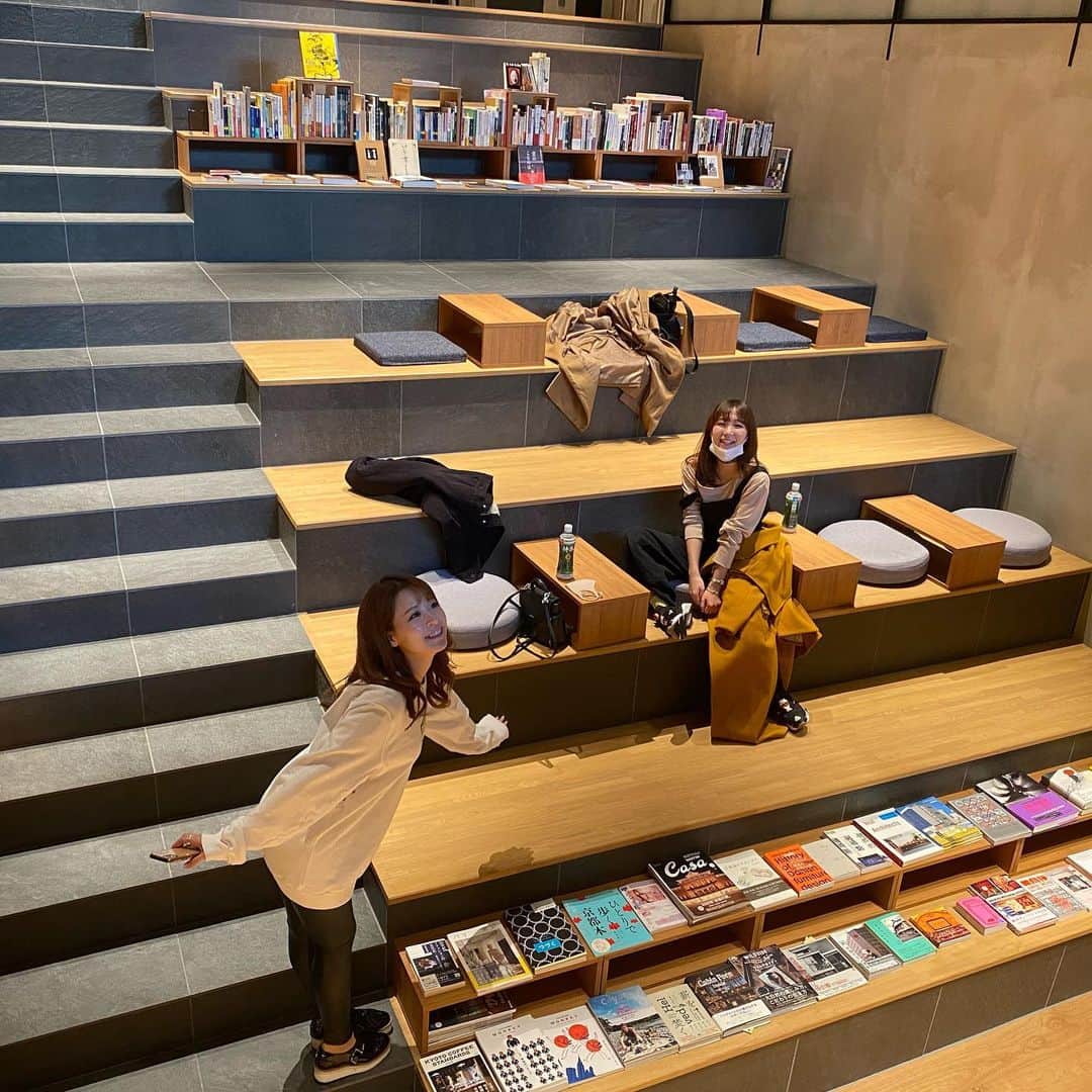 一瀬優美さんのインスタグラム写真 - (一瀬優美Instagram)「図書館があるホテルで夜はお酒飲みながらショートムービー見たよ🤭本当に素敵なところだった🥺  #京都ホテル #図書館 #ショートムービー」12月6日 14時45分 - yuumi_ichinose