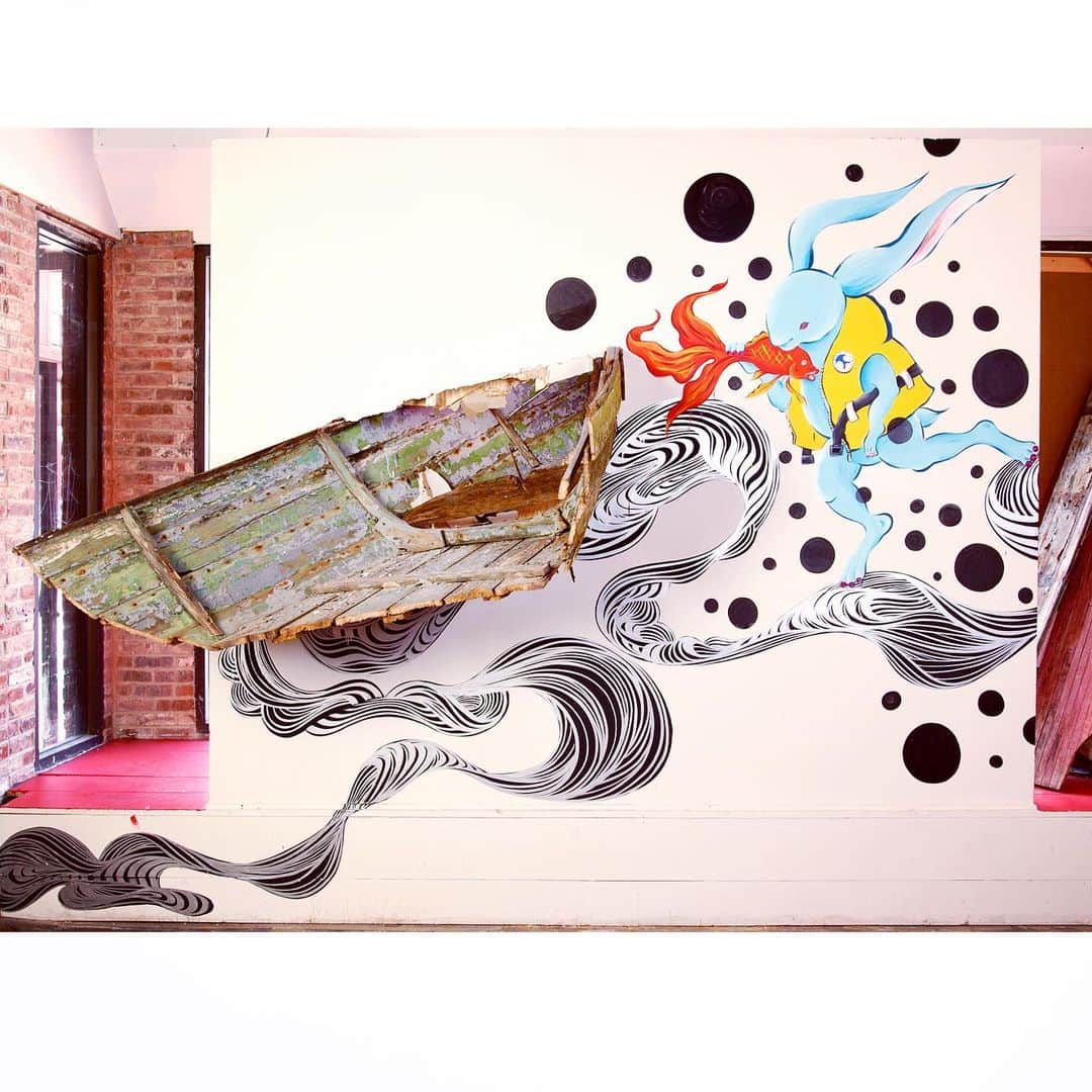 下條ユリさんのインスタグラム写真 - (下條ユリInstagram)「MORE *rare* fun memorabilia from our super collaboration. Insane team work + 150 years old barn + 22 feet of abandoned boat + 36 gallons of paints + 50 gallon steel drums = 240 hours of labor of love   “salvage + assemble”  4 Barnstormers at Space Gallery Portland, Maine (2006)  @space538   Nice documentary film on bio link 🤍👆🏼  #TheBarnstormers  #SpaceGallery #Portland #Maine  #OldBoat #OldBarn  #DavidEllis #ChuckWebster #MikeHouston #YuriShimojo」12月6日 14時43分 - yurishimojo