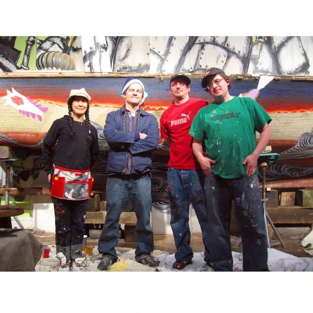 下條ユリさんのインスタグラム写真 - (下條ユリInstagram)「MORE *rare* fun memorabilia from our super collaboration. Insane team work + 150 years old barn + 22 feet of abandoned boat + 36 gallons of paints + 50 gallon steel drums = 240 hours of labor of love   “salvage + assemble”  4 Barnstormers at Space Gallery Portland, Maine (2006)  @space538   Nice documentary film on bio link 🤍👆🏼  #TheBarnstormers  #SpaceGallery #Portland #Maine  #OldBoat #OldBarn  #DavidEllis #ChuckWebster #MikeHouston #YuriShimojo」12月6日 14時43分 - yurishimojo