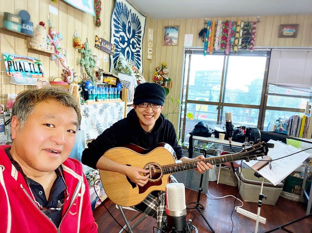 古本新乃輔のインスタグラム：「さぁ 間もなくです。  リハは順調。 臨戦態勢で臨むのです。  『ツイキャス de Wパパ トーク＆LIVE』 2020年12月6日(日) 17:00〜 https://twitcasting.tv/shinnosu1969/shopcart/38038」