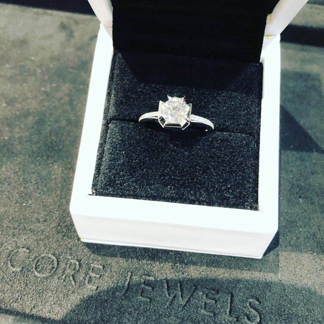コアジュエルスさんのインスタグラム写真 - (コアジュエルスInstagram)「Thank you for choosing the COREJEWELS. #corejewels #diamond #corejewelsmaia #diamondring #corejewelsharajuku #jewelry #art #ring」12月6日 15時07分 - corejewels_lab