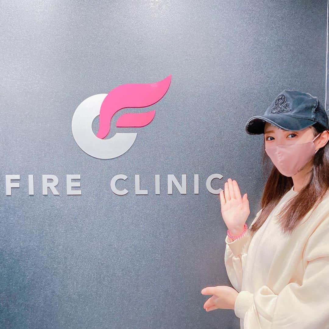 高咲里音のインスタグラム：「痛みに弱い私でも寝てしまうほど快適だったー、お洋服着たままエステできるって最高🤗ダイエッターの方々ぜひぜひチェックしてください✨✨  #ダイエット #美容 #痩身 #脂肪燃焼 #ボディーメイク #美容医療 #脂肪溶解注射 #医療痩身 #glp1 #glp1ダイエット #ファイヤークリニック #ファイヤー院長 @fire_clinic_official」