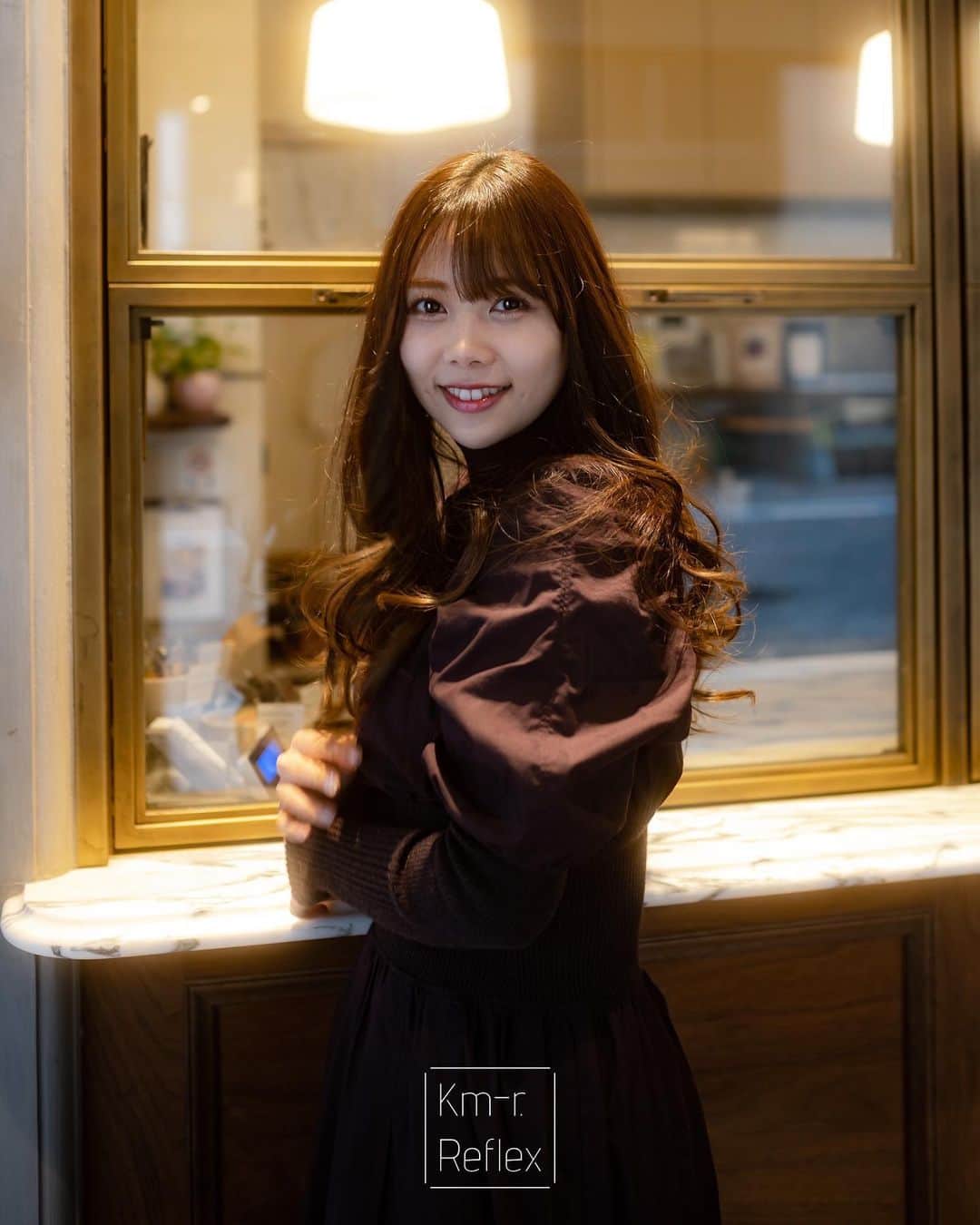 西村季里子のインスタグラム：「・  今回の撮影した写真が 周りにとても好評で嬉しい🥺✨  前髪あるけど大人ぽく見えて(十分いい大人) 今の自分が結構しっくりくる🤲🏻  来年はラスト20代になるので、 自分磨きにより一層力を入れる🥀  #撮影#カメラ#カメラマン #ポートレート#ポートレート撮影  #portrait#portraitphotography  #photography#photo#camera  #お台場#同級生#自然体#えくぼ #follow#followｍe#クリスマス」